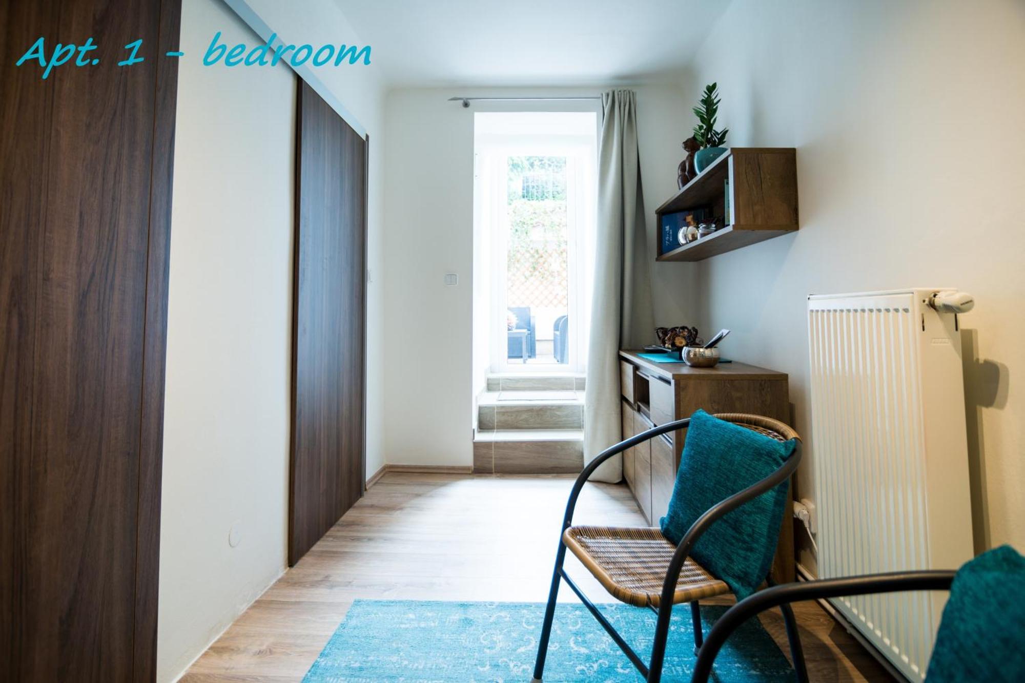 Cozy Apartments With Terrace Near Prague Castle Exterior photo