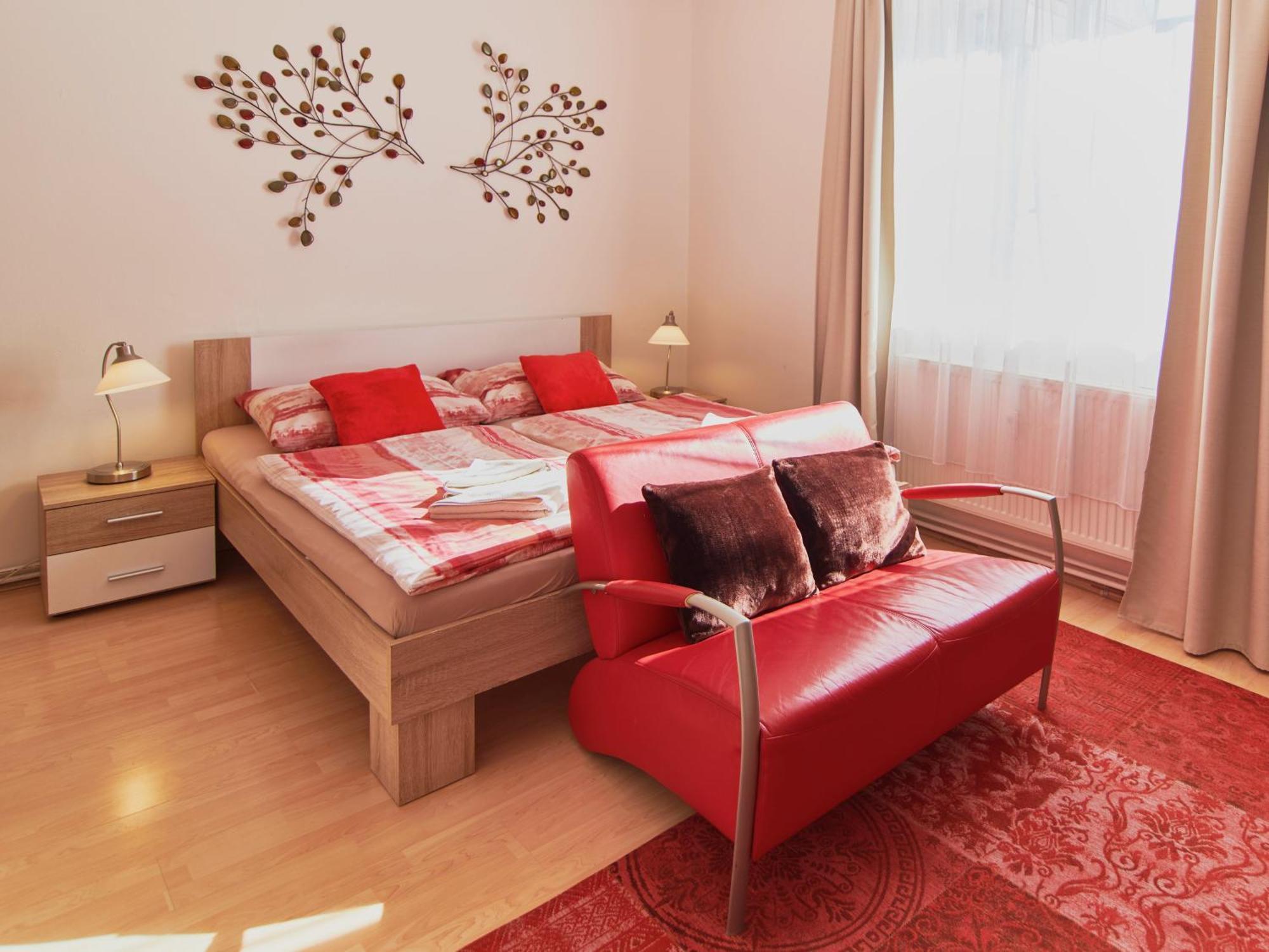 Cozy Apartments With Terrace Near Prague Castle Exterior photo